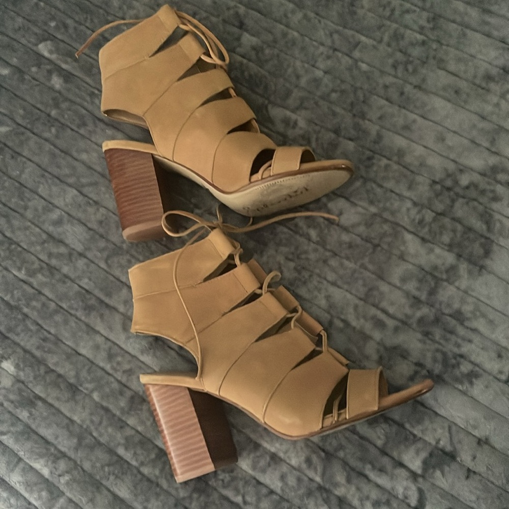 Splendid Banden Gladiator Sandal EUC